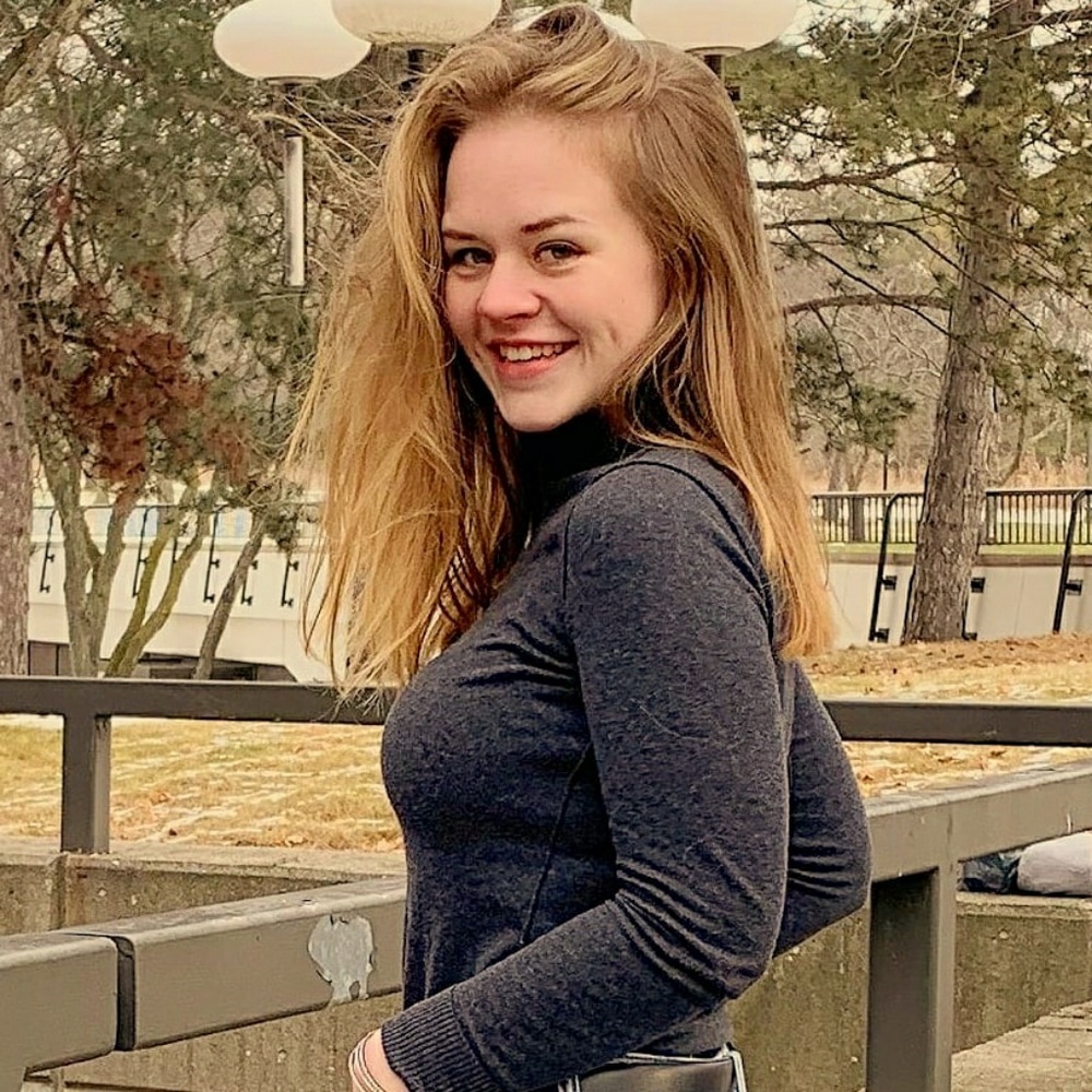 Meet your Posher, Danielle